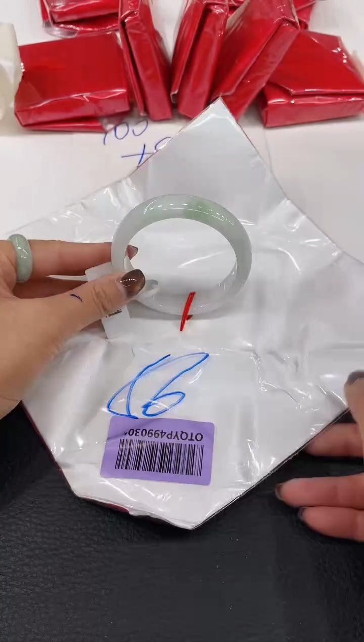 【闪购商品】翡翠手镯未镶嵌手镯