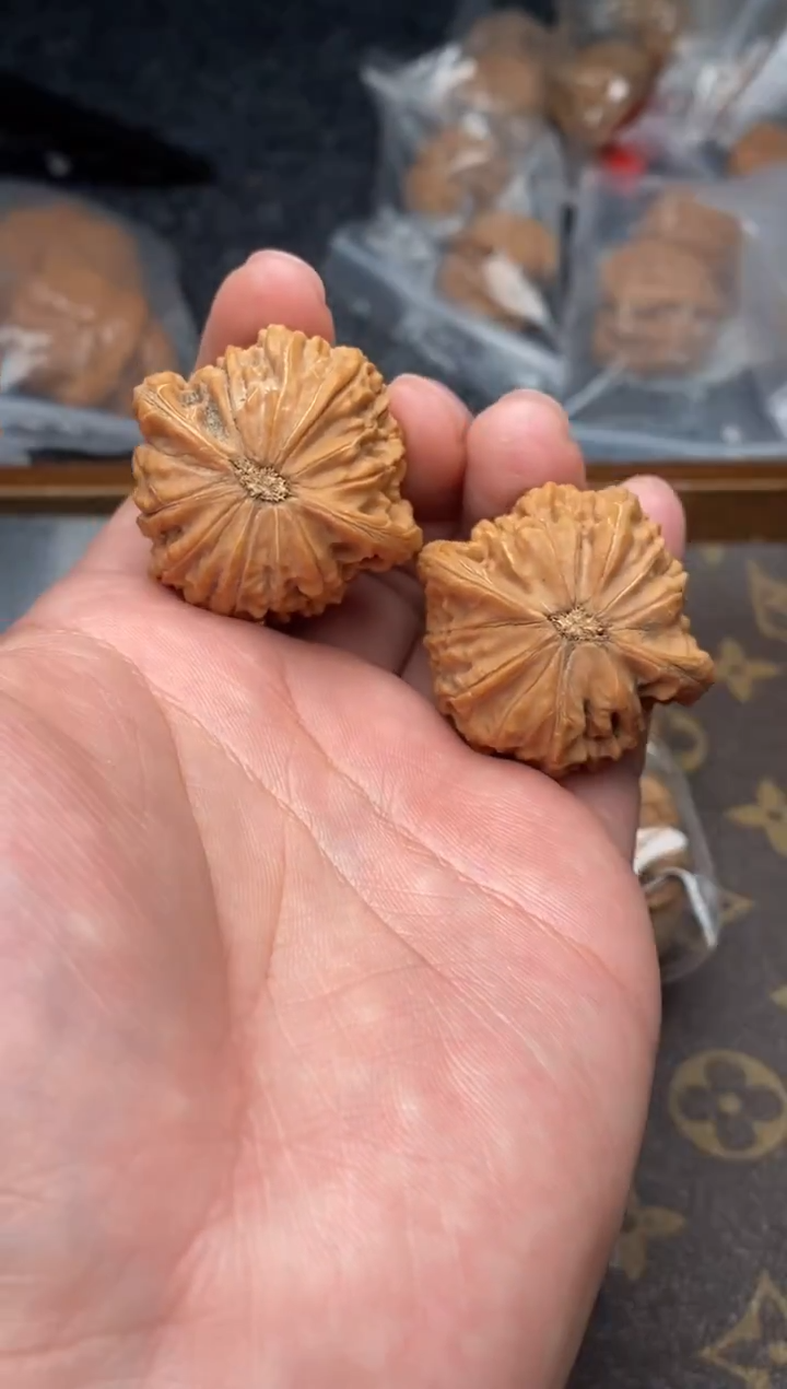 【闪购商品】文玩核桃把件G132号36尺磨盘.团