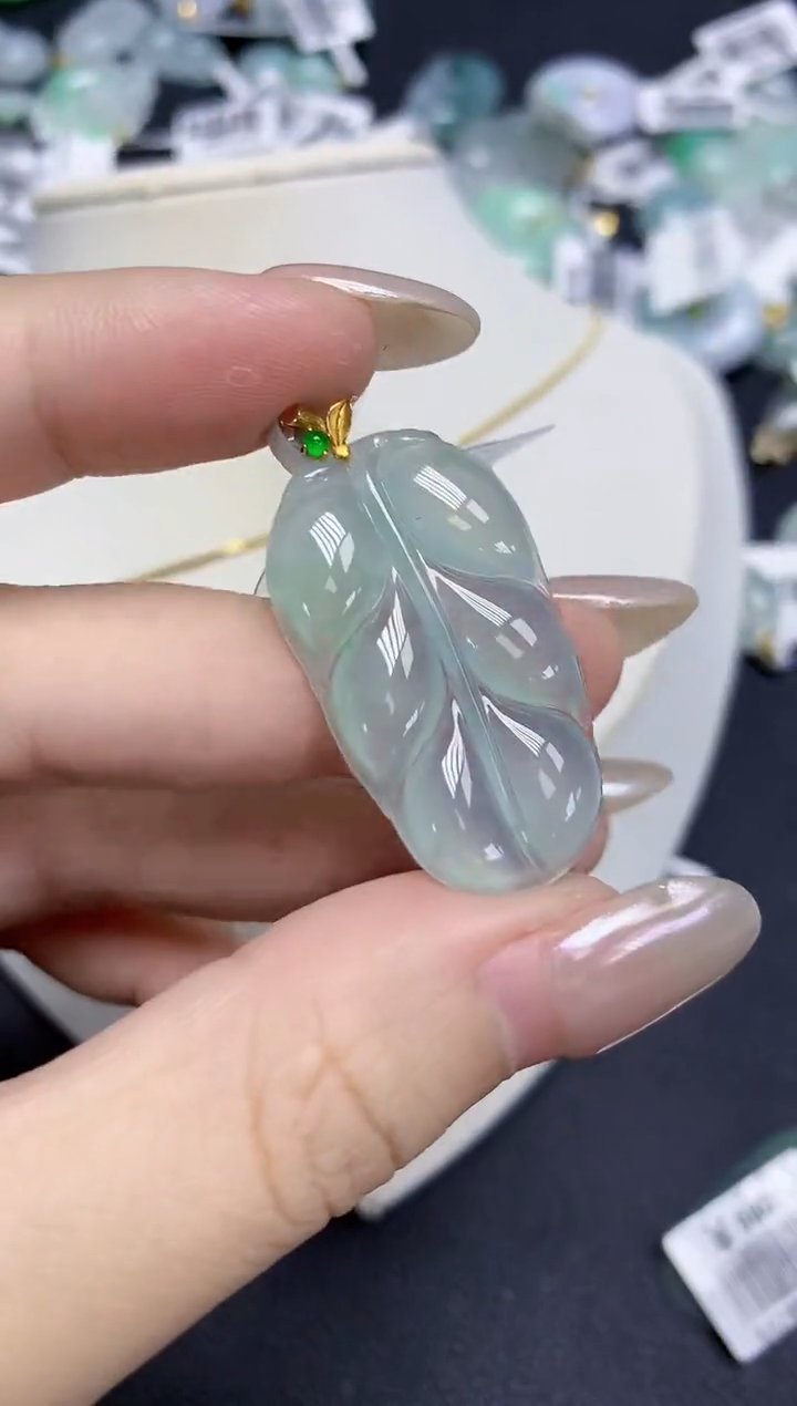 翡翠18K金镶嵌颈饰天然缅甸翡翠A货