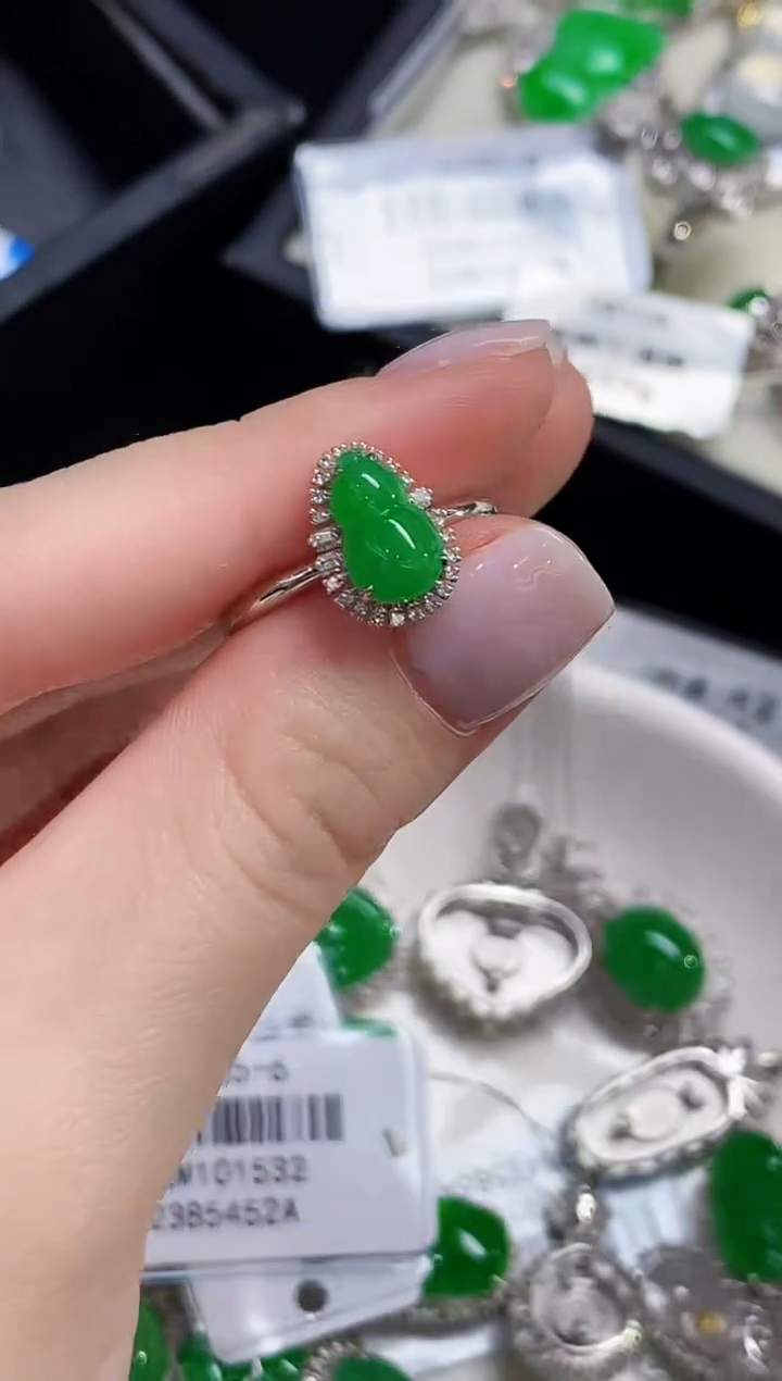 18K金镶嵌戒指翡翠L1023多样性发其一