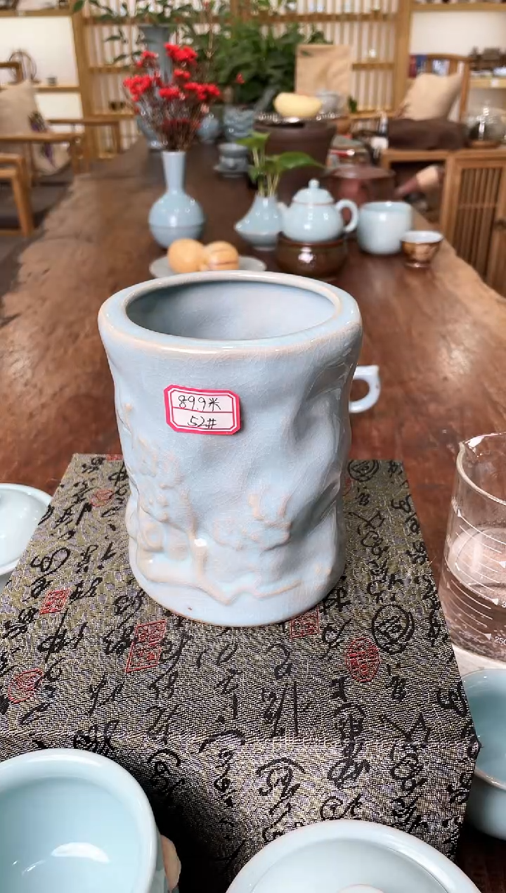 【闪购商品】其他52#梅花笔筒 微瑕天青釉 朱家款