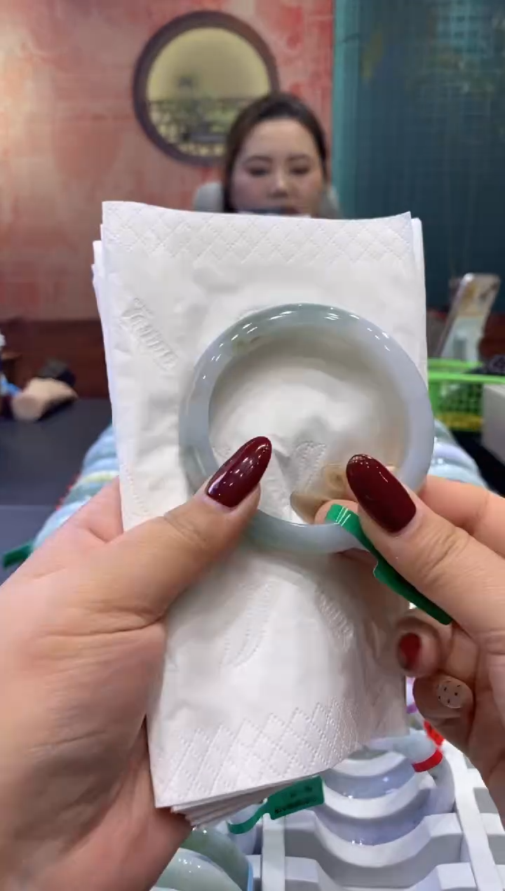 【闪购商品】翡翠手镯未镶嵌多人00018524