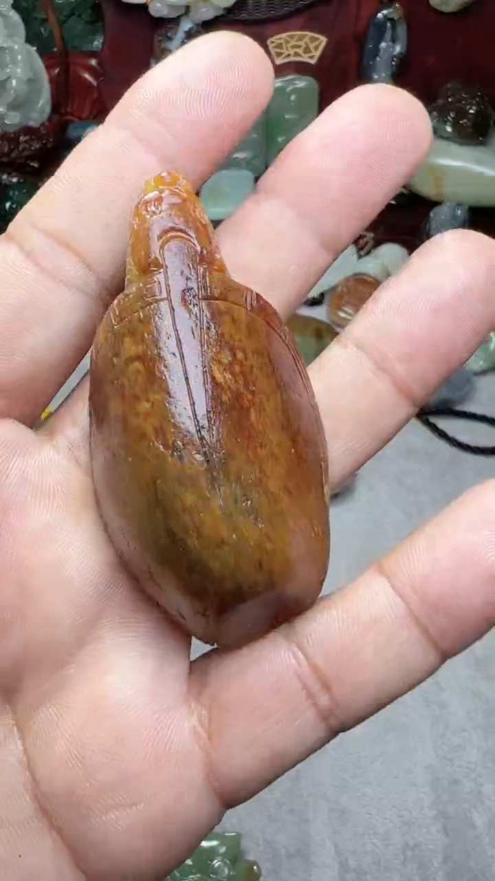 和田玉未镶嵌把件-