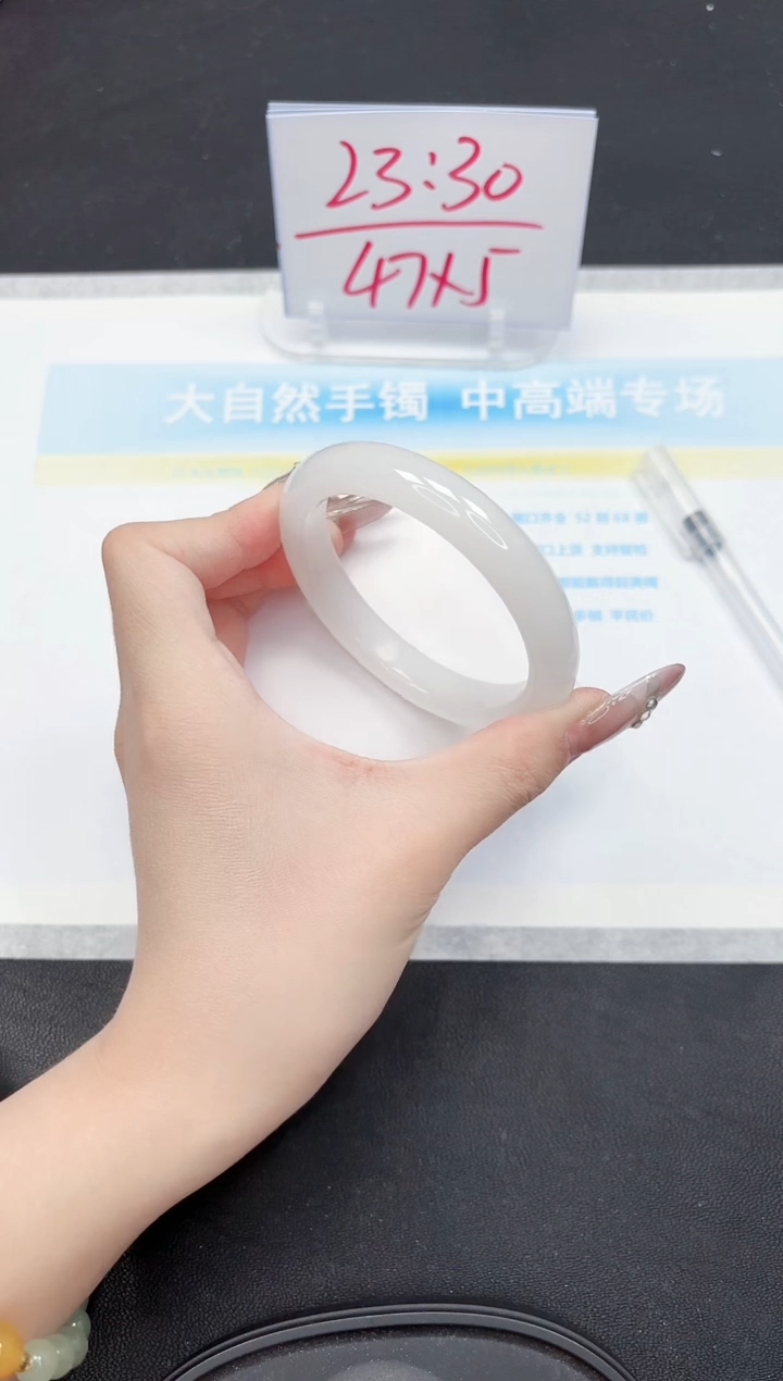 【闪购商品】石英质玉手镯未镶嵌68-57