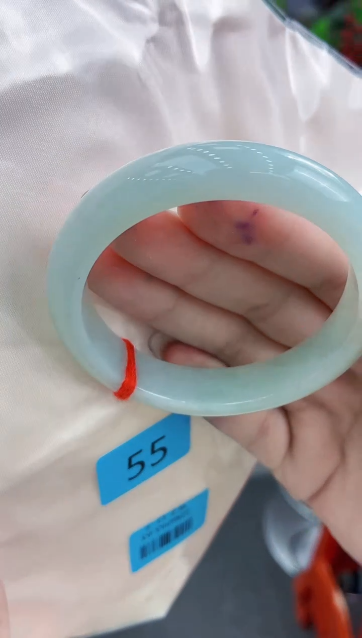 翡翠手镯未镶嵌翡翠手镯