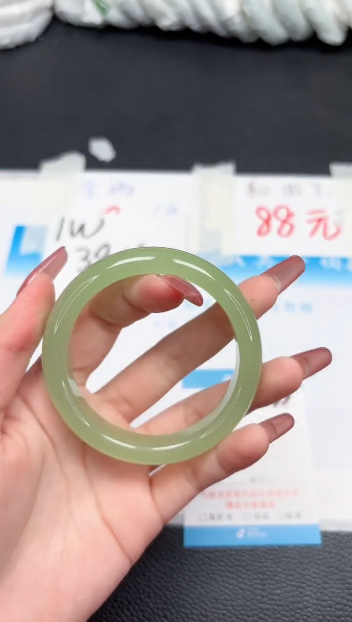 【闪购商品】石英质玉手镯未镶嵌233-56.4