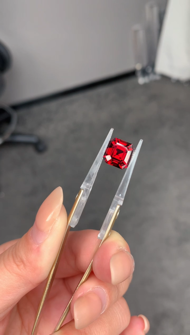 【闪购商品】石榴石裸石未镶嵌6ct镁铝榴石