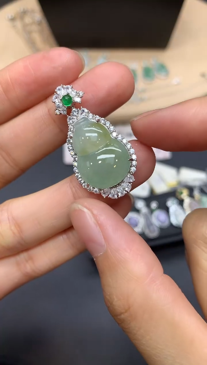 【闪购商品】翡翠吊坠(不含链)银S925镶嵌葫芦【无服务费】