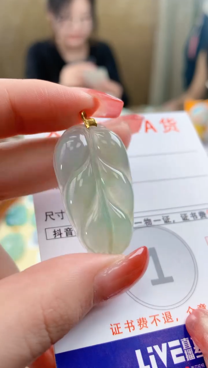 颈饰18K金镶嵌翡翠天然A货翡翠挂件