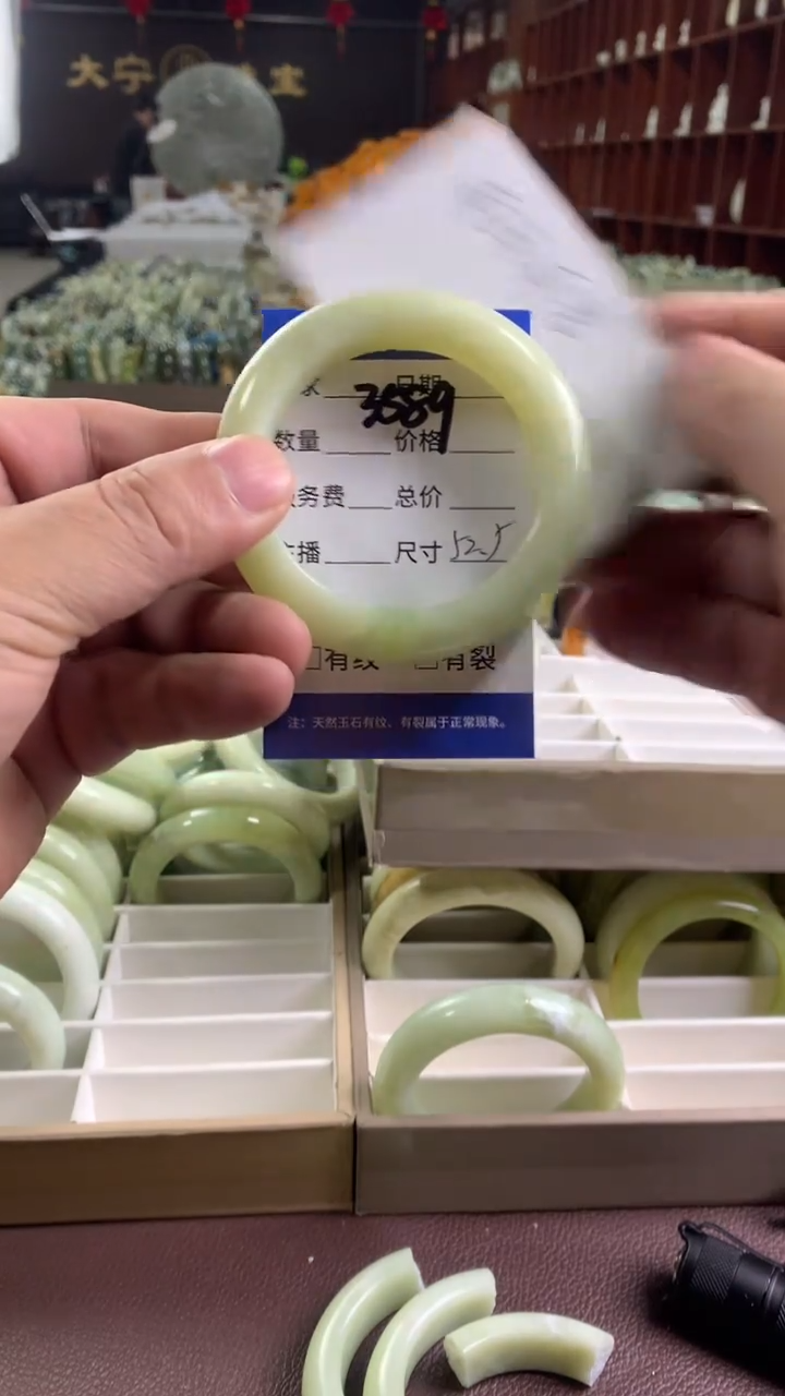 未镶嵌蛇纹石玉手镯3589
