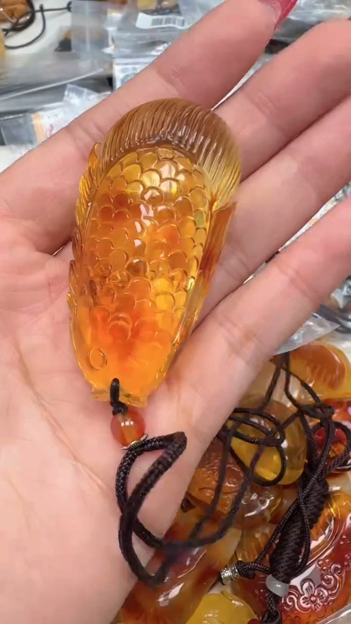 裸石琥珀未镶嵌如图