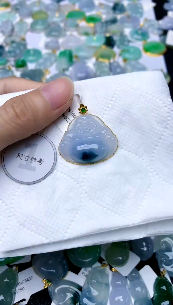 颈饰18K金镶嵌翡翠天然A货翡翠