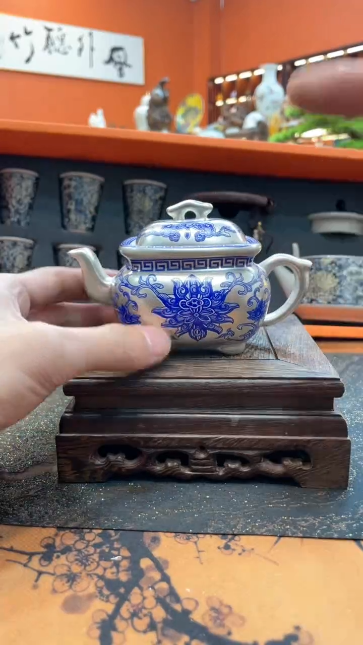 【闪购商品】@@@@@@@@@@@缠枝莲四方银壶