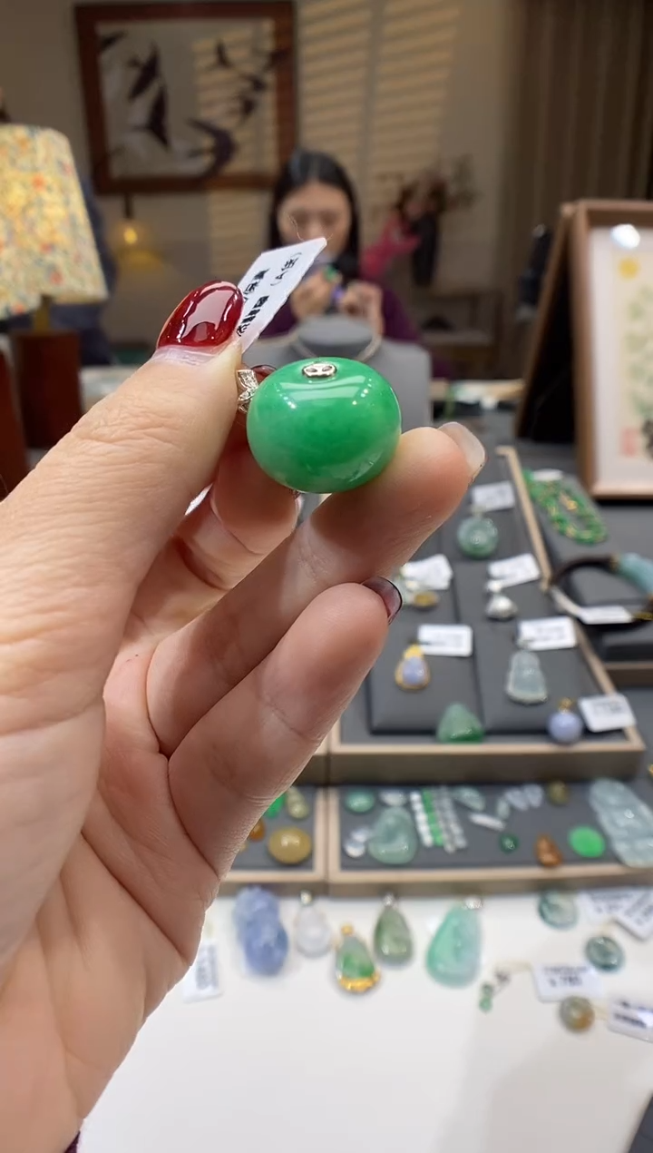 【闪购商品】翡翠颈饰18K金镶嵌平安扣