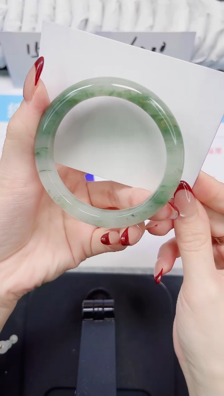 【闪购商品】石英质玉手镯未镶嵌65