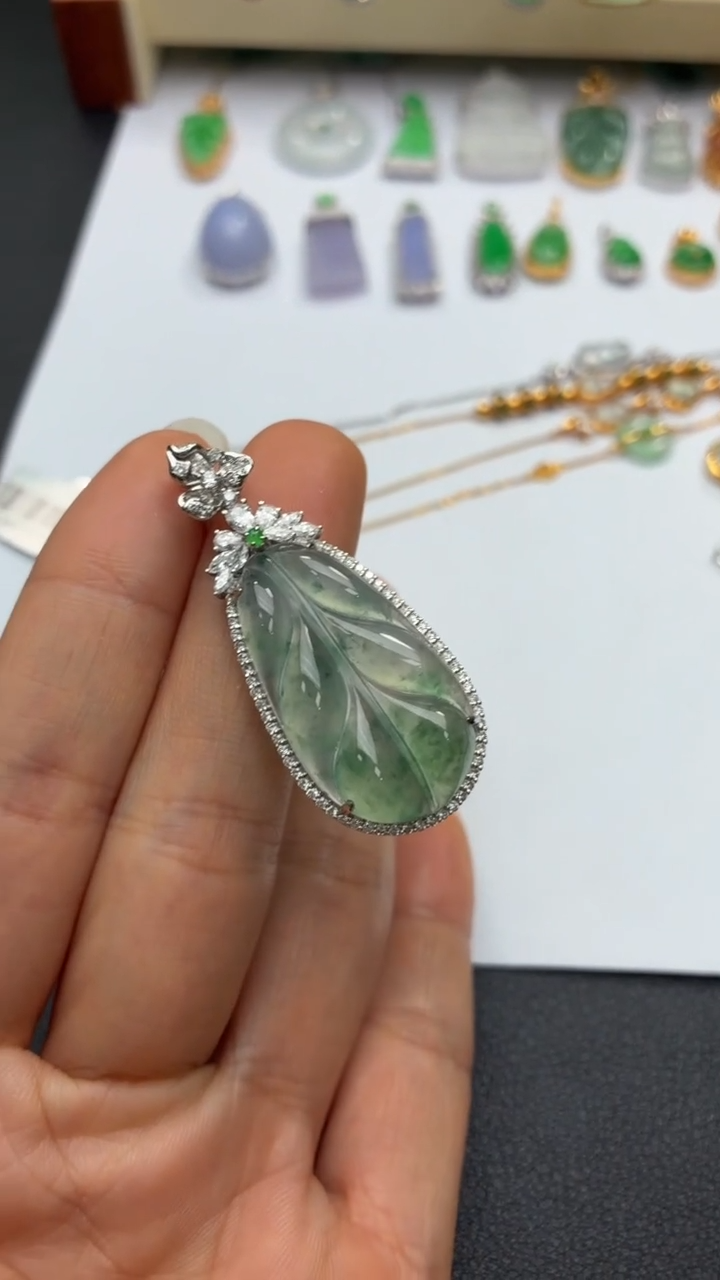 颈饰18K金镶嵌翡翠天然翡翠A货