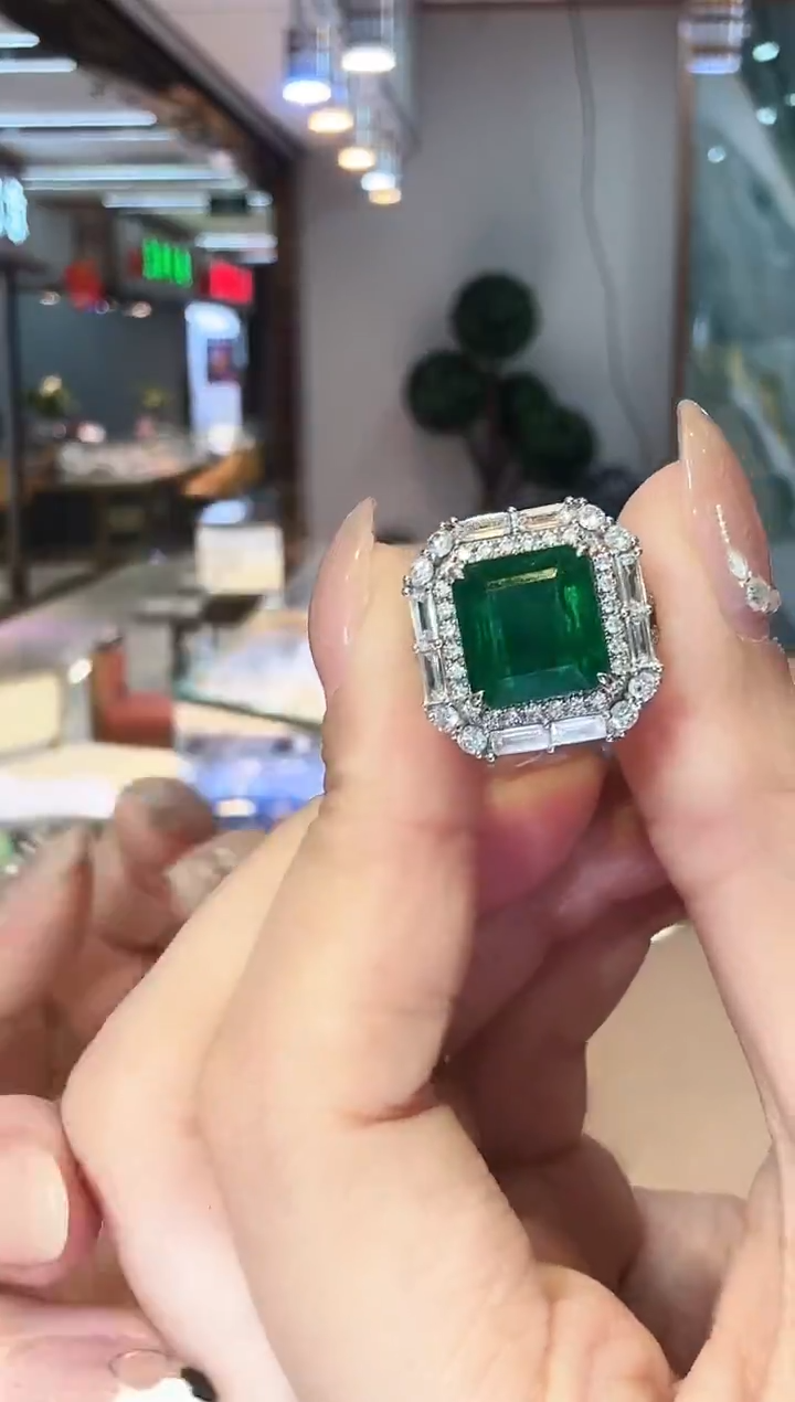 18K金镶嵌戒指祖母绿5.20ct  吉尔德大证