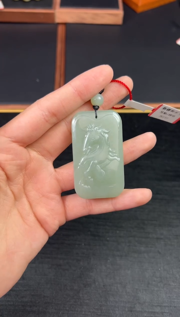 【闪购商品】和田玉吊坠(赠链)未镶嵌且末微色差近矿