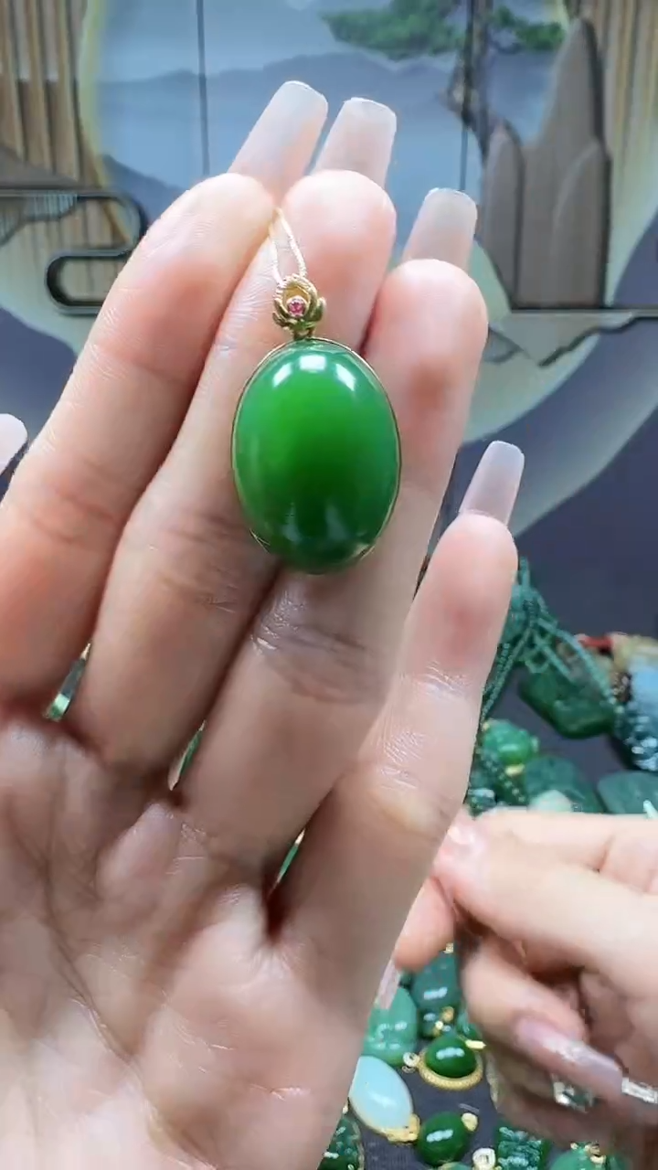 【闪购商品】和田玉挂件18K金镶嵌1