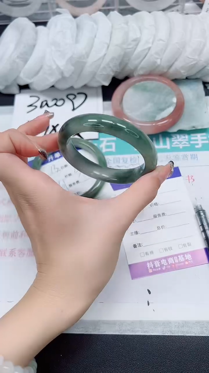 【闪购商品】石英质玉手镯未镶嵌A14-58/59