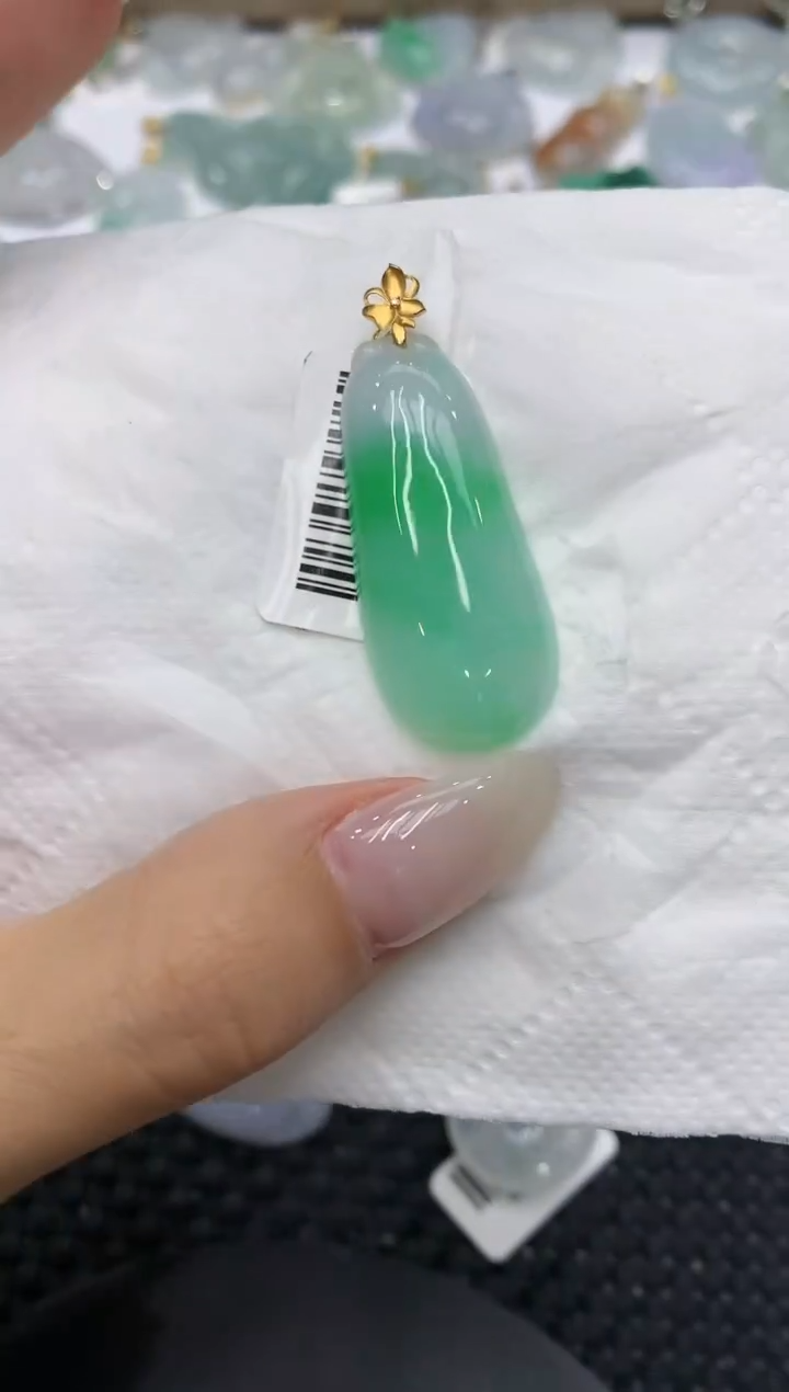 颈饰18K金镶嵌翡翠111111111111