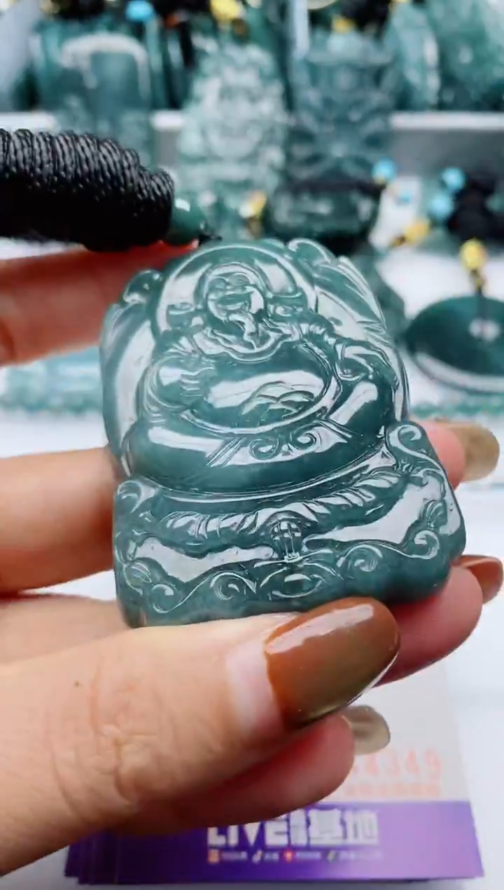 颈饰未镶嵌翡翠              