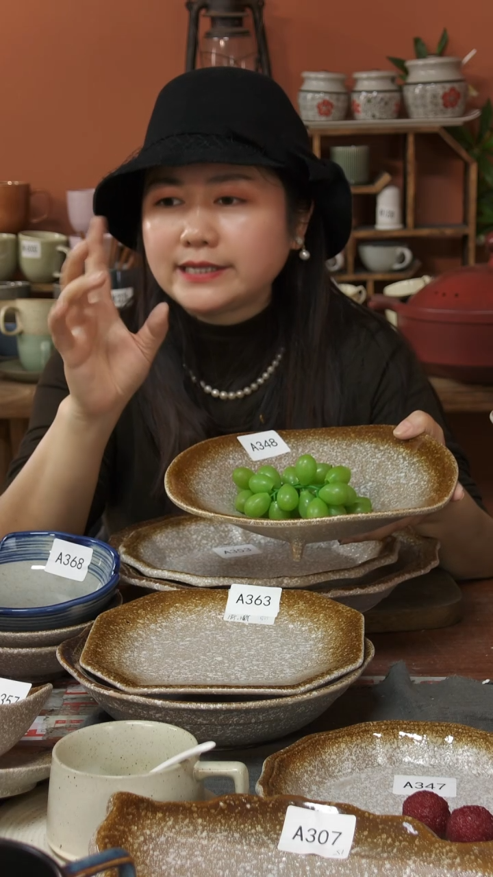 陶瓷A348 一只陶瓷粗陶异形元宝碗三足可能微瑕