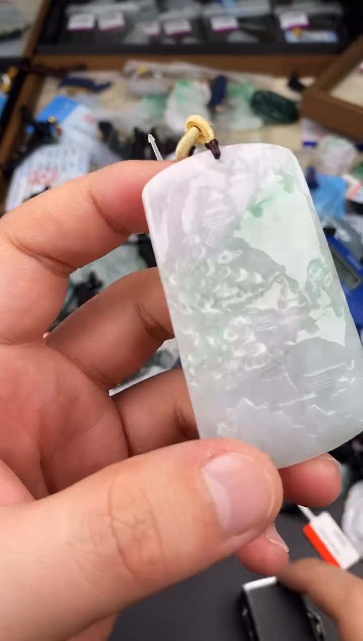 【闪购商品】翡翠颈饰未镶嵌  天然翡翠，一物一图