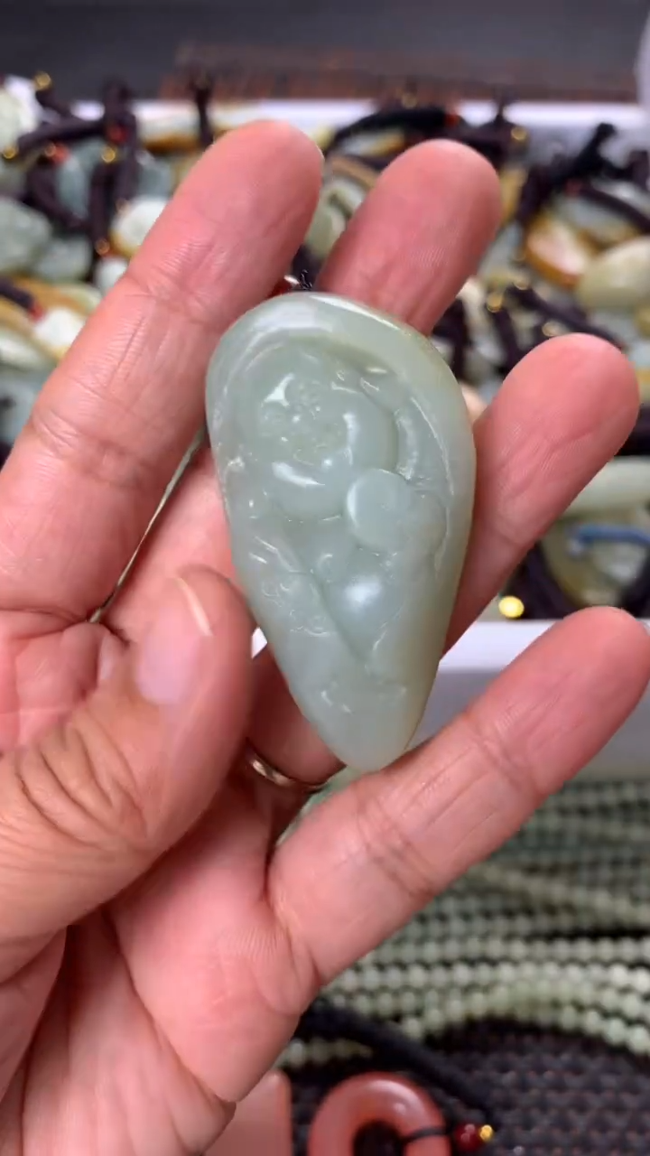 【闪购商品】和田玉颈饰未镶嵌多样性发货没有证书拍一发一有瑕