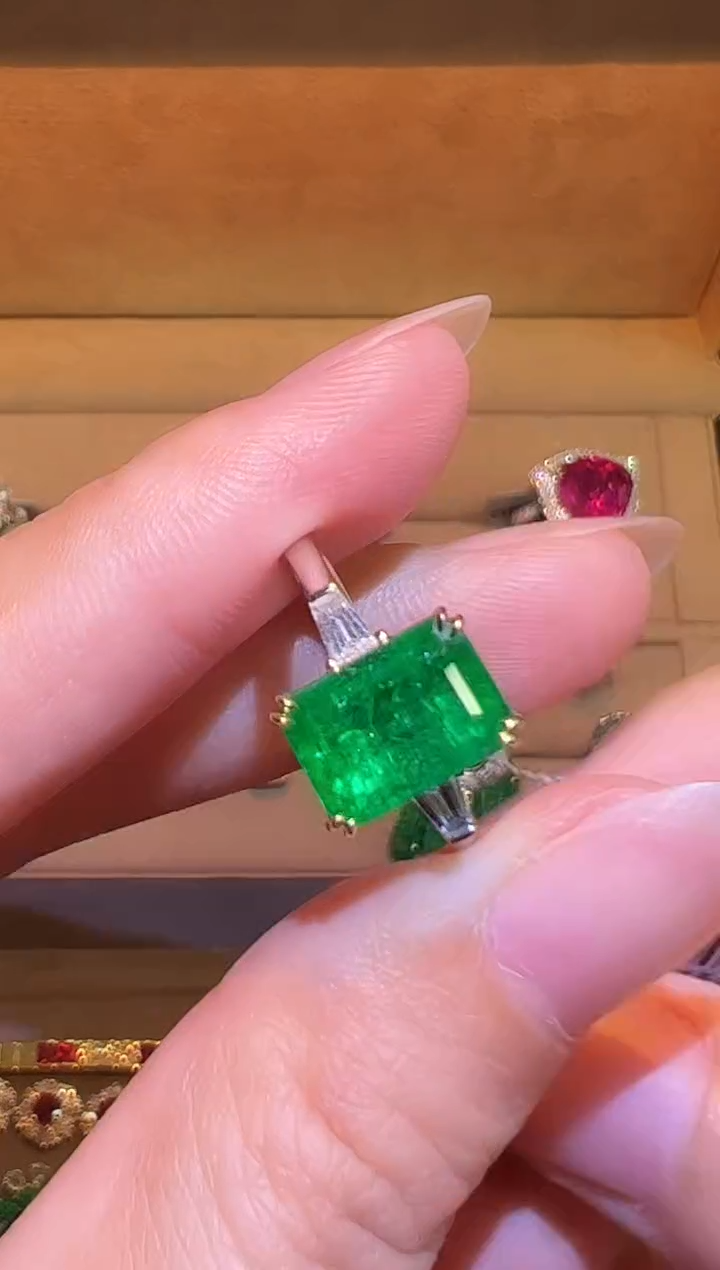 18K金镶嵌戒指祖母绿3.15ct