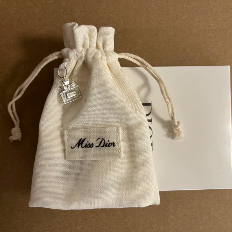 迪奥【K128】礼增米白色迷你小抽绳袋化妆包唇膏耳机收纳盒装