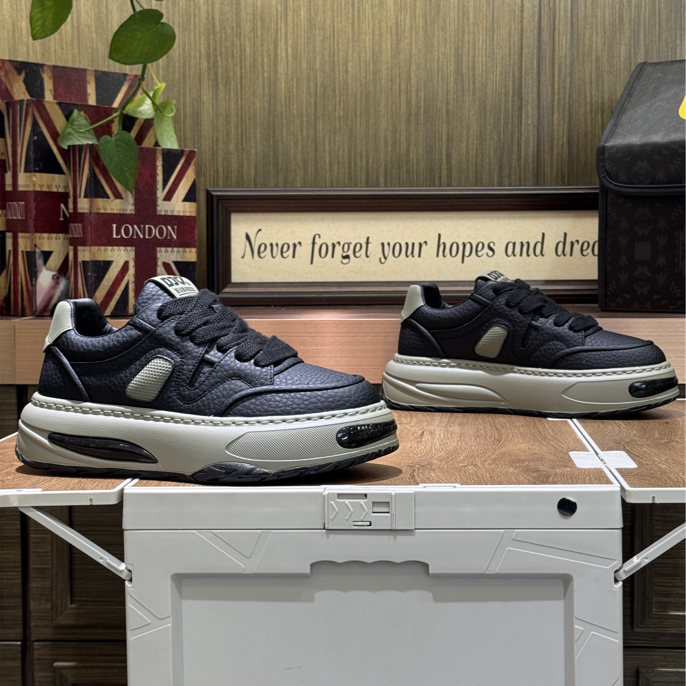 2025秋冬新款单棉同款时尚百搭潮流轻奢耐磨休闲男鞋（标准码数）