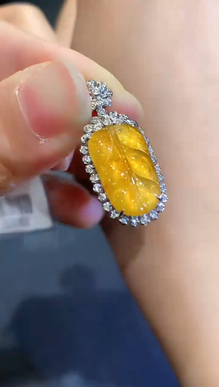 翡翠18K金镶嵌吊坠(不含链)L多样性发其一