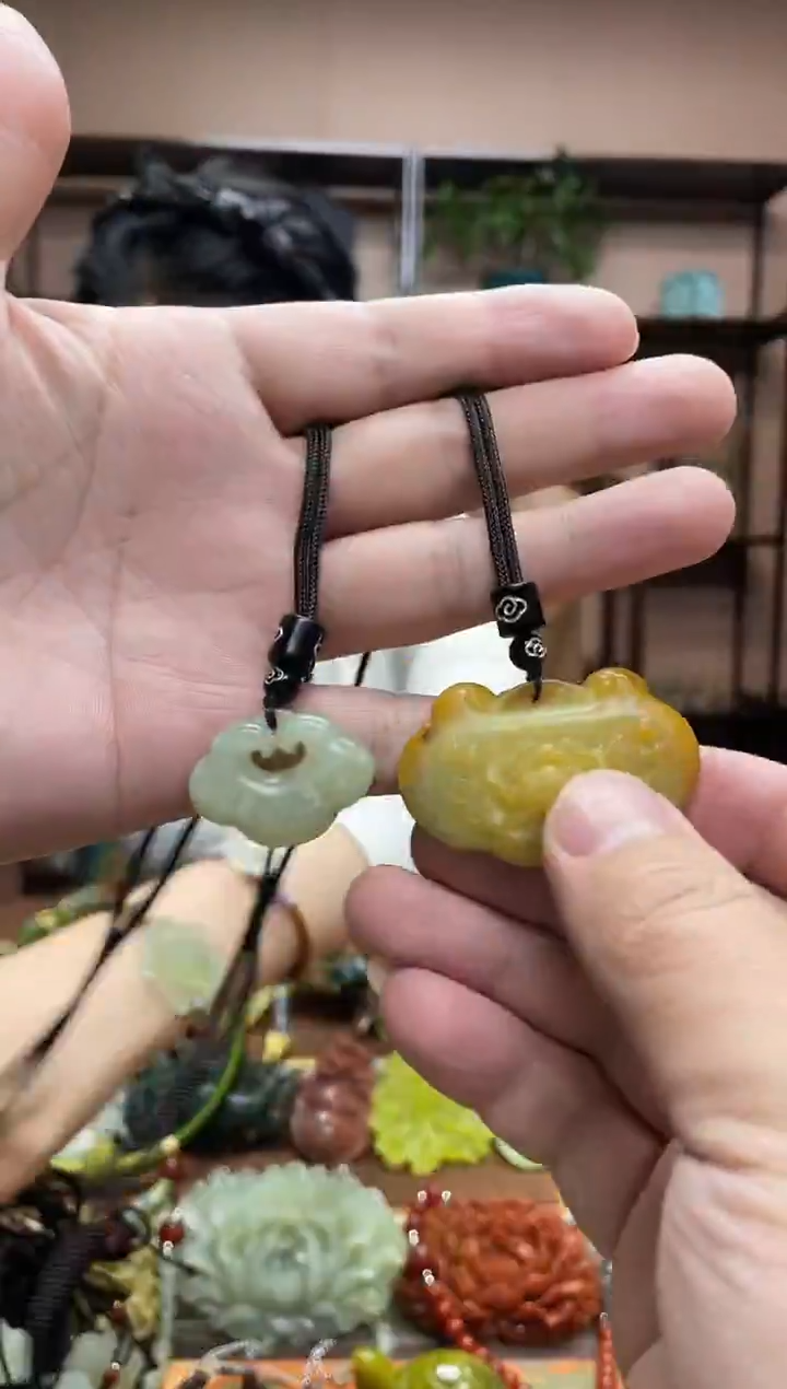 未镶嵌岫玉吊坠·