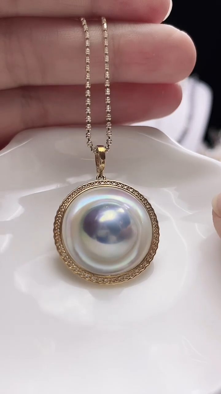 【闪购商品】拼合珍珠（马贝珠）颈饰18K金镶嵌海水马贝吊坠