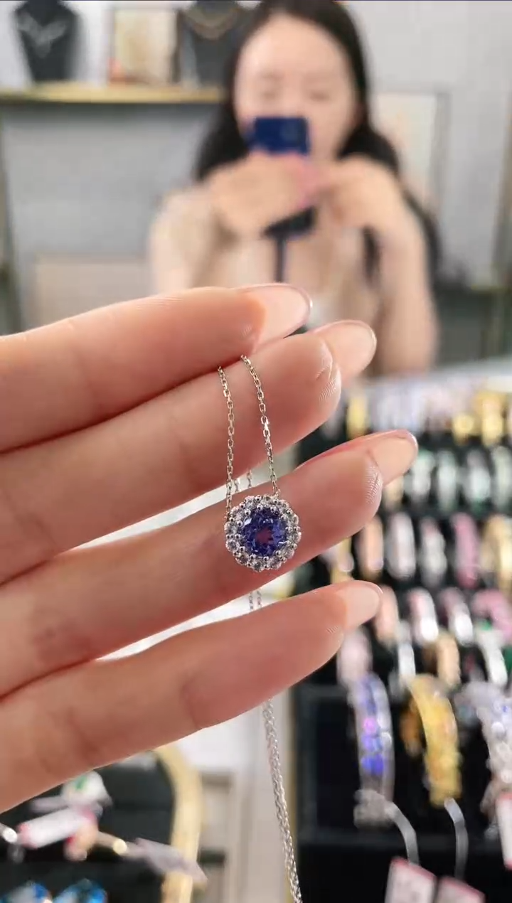 18K金镶嵌天然坦桑石项链