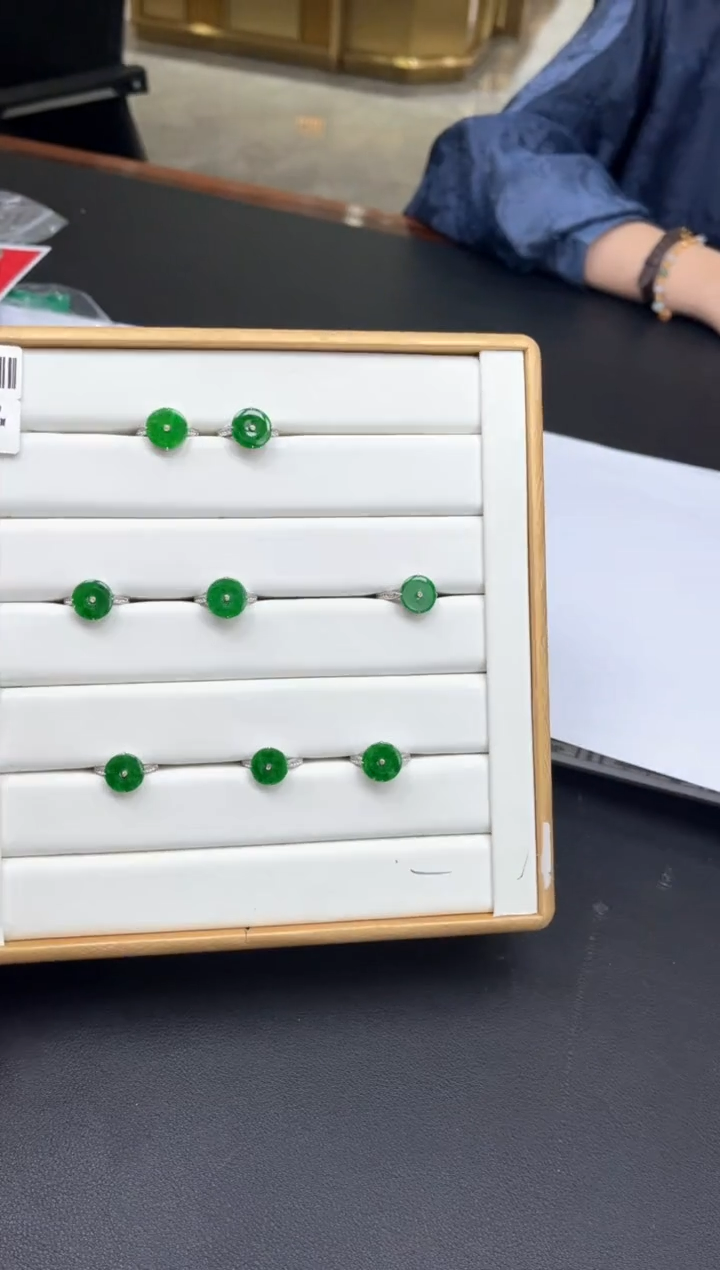 【闪购商品】翡翠颈饰未镶嵌绿平安扣戒指多样性发一