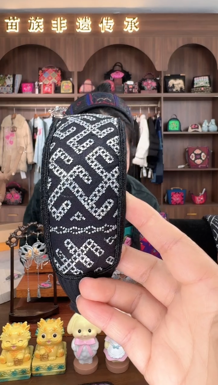 【闪购商品】织绣扶光苗绣传承L5