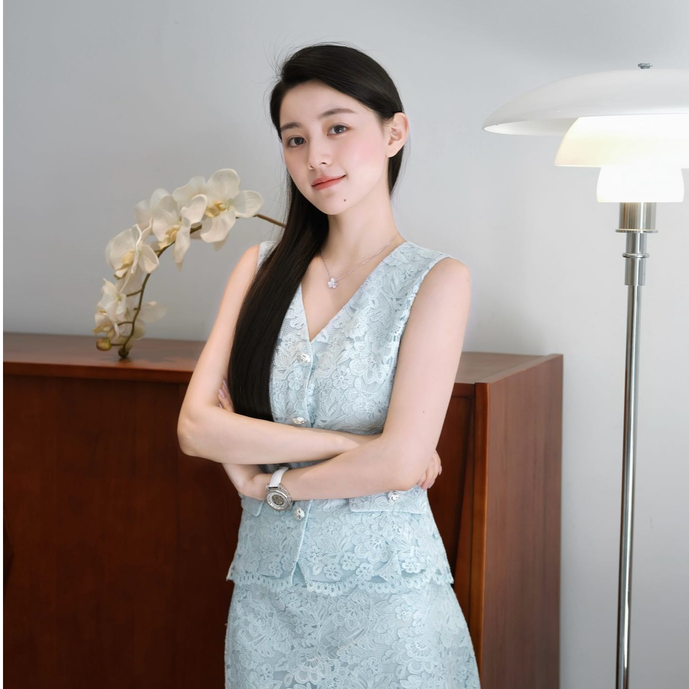 干练时尚镂空雕花马甲2025年新款无袖修身上衣-MOGB02WVT016U01