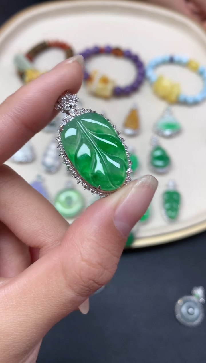 【闪购商品】翡翠吊坠(不含链)18K金镶嵌吊坠A96|19800