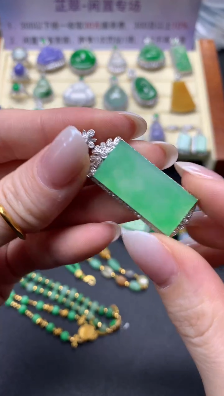 【闪购商品】翡翠吊坠(不含链)18K金镶嵌吊坠|4700+470