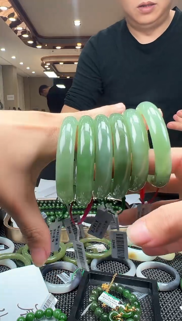 【闪购商品】和田玉手镯未镶嵌一支 52-56 多样性发1