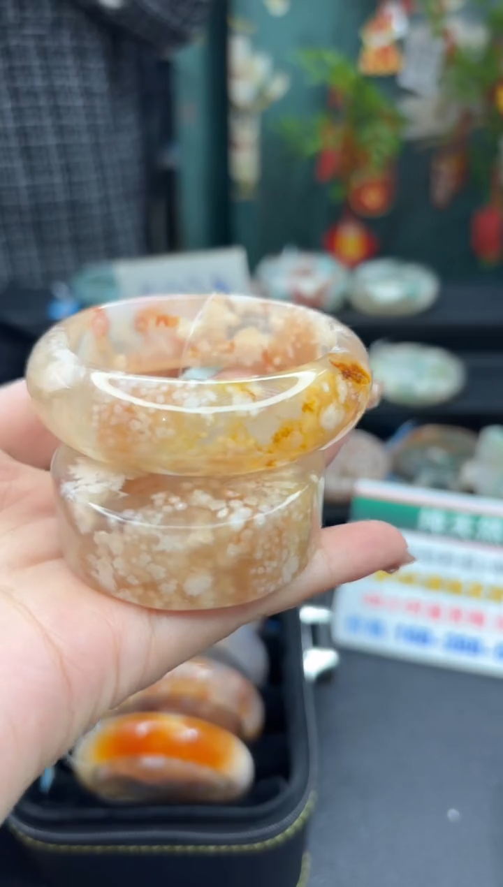 【闪购商品】石英质玉手镯未镶嵌235（53圈赠送镯心）