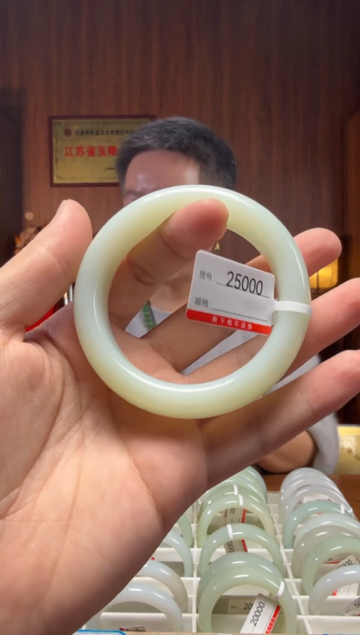 【闪购商品】和田玉手镯未镶嵌圈口60+
