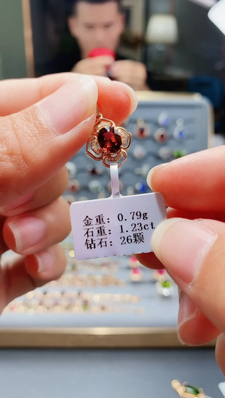 【闪购商品】18K金镶嵌颈饰碧玺1.23.