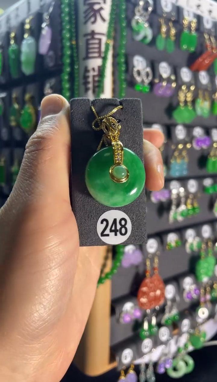 【闪购商品】翡翠颈饰银S925镶嵌248......