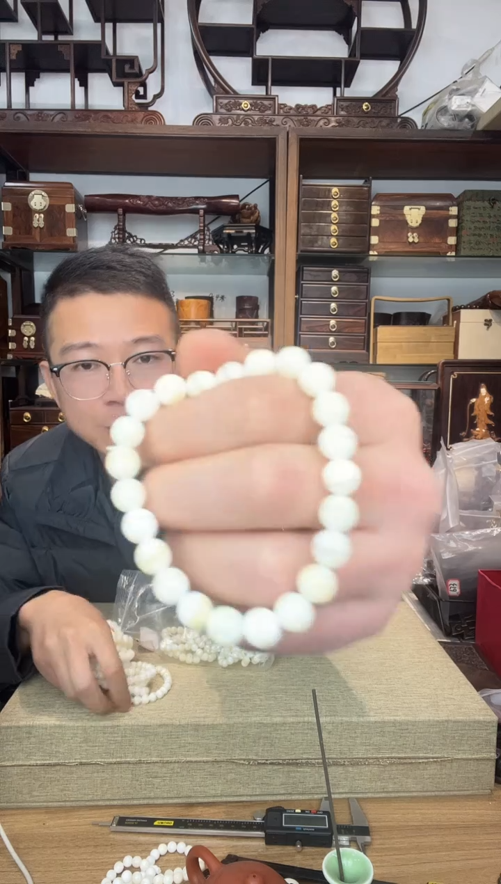 乌木类书架118塑料金丝0.8单圈手串