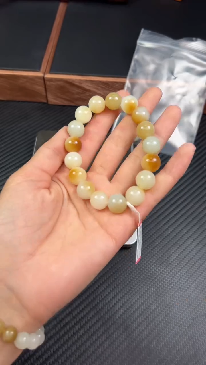 【闪购商品】和田玉手串未镶嵌且末金山微色差卡12