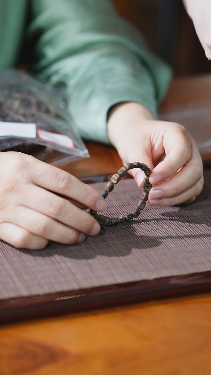 手串沉香桶珠单圈  4克3左右  一条