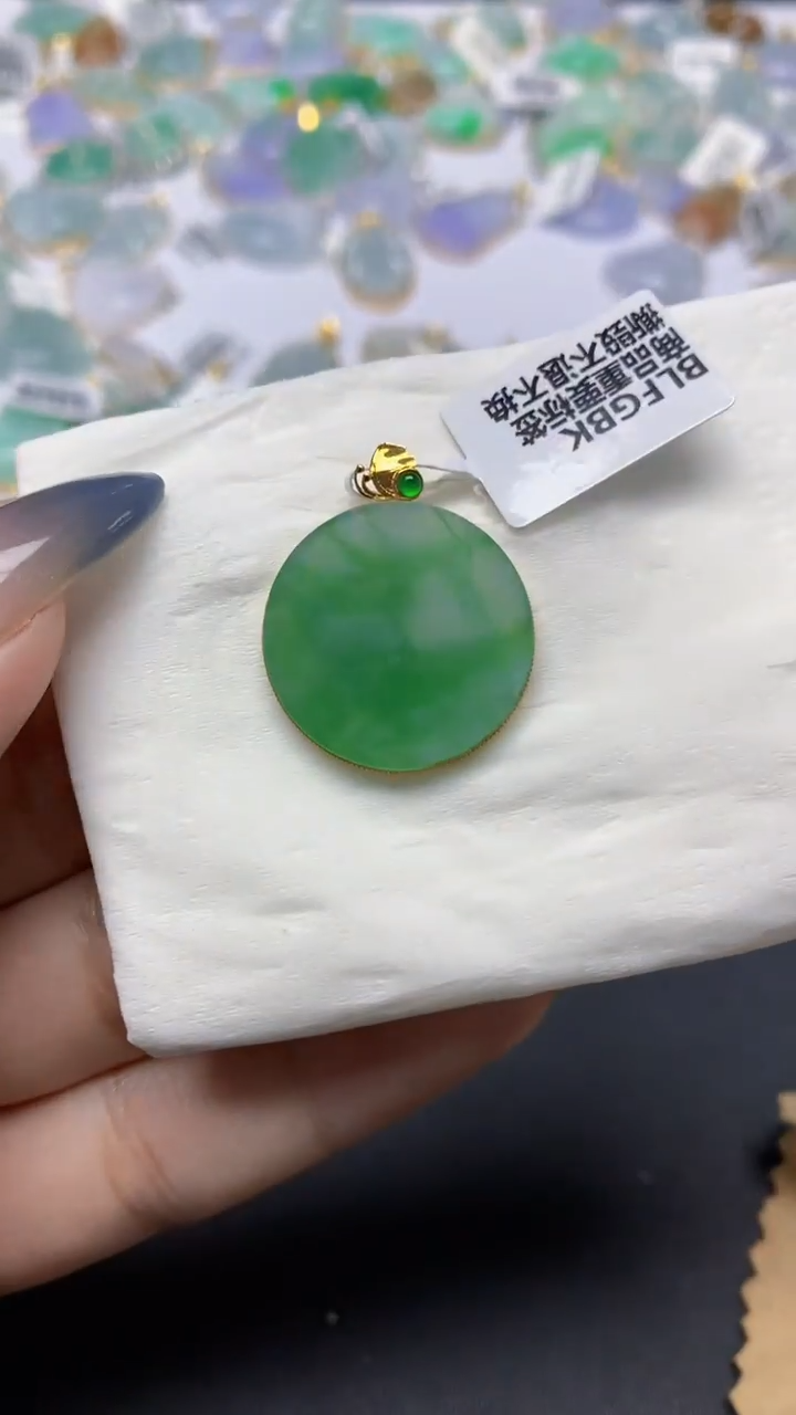 翡翠18K金镶嵌颈饰天然a货翡翠